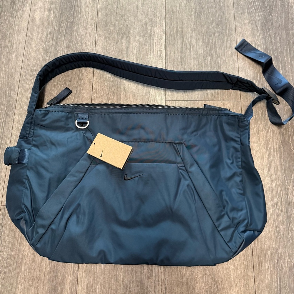 Nike NWOT Women's Blue Crossbody Gym Bag
